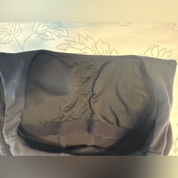 LULULEMON 🍋 Fitted bra tank- black 🖤 ! Women’s size 6 - Picture 4 of 4